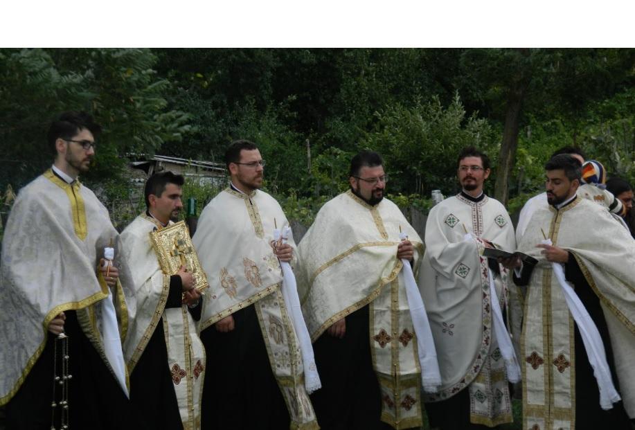 Moment din Slujba Prohodului Maicii Domnului Moment din Slujba Prohodului Maicii Domnului